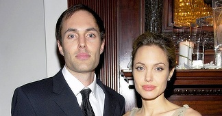 Angelina Jolie şi-a concediat fratele mai mare, care avea grijă de cei şase copii ai ei - presă