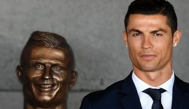 O statuie ”hidoasă” a fotbalistului Cristiano Ronaldo generează ironii şi amuzament pe reţelele de socializare