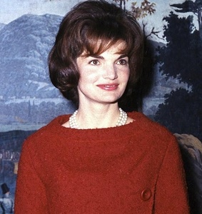 Scrisori expediate de Jackie Kennedy unui bărbat care a cerut-o în căsătorie, vândute la licitaţie cu 100.000 de lire sterline