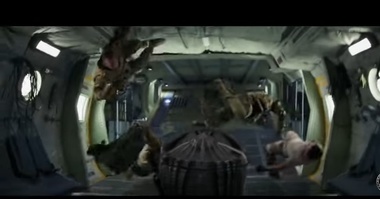 O scenă cu Tom Cruise din filmul ”The Mummy”, realizată în condiţii de imponderabilitate, a avut nevoie de 64 de duble. VIDEO