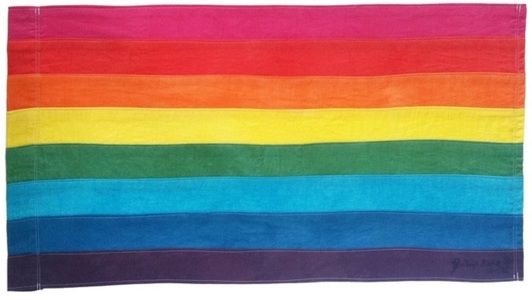 Gilbert Baker, artistul care a creat steagul în culorile curcubeului, simbol al comunităţii LGBT, a murit la vârsta de 65 de ani
