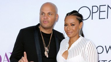 Cântăreaţa Mel B a obţinut un ordin de restricţie împotriva soţului ei pe care îl acuză de comportament abuziv