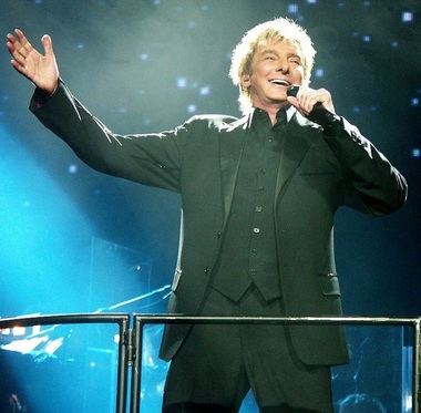 Cântăreţul Barry Manilow a anunţat în mod public, la vârsta de 73 de ani, că este homosexual