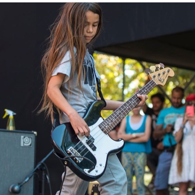 Fiul în vârstă de 12 ani al basistului trupei Metallica va pleca în turneu alături de grupul Korn