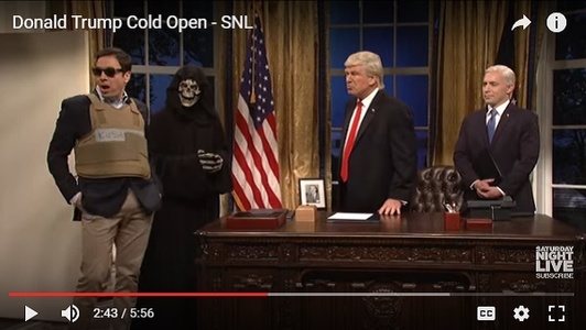 Jimmy Fallon, în rolul ginerelui preşedintelui Trump, interpretat de Alec Baldwin, în emisiunea ”Saturday Night Live”. VIDEO