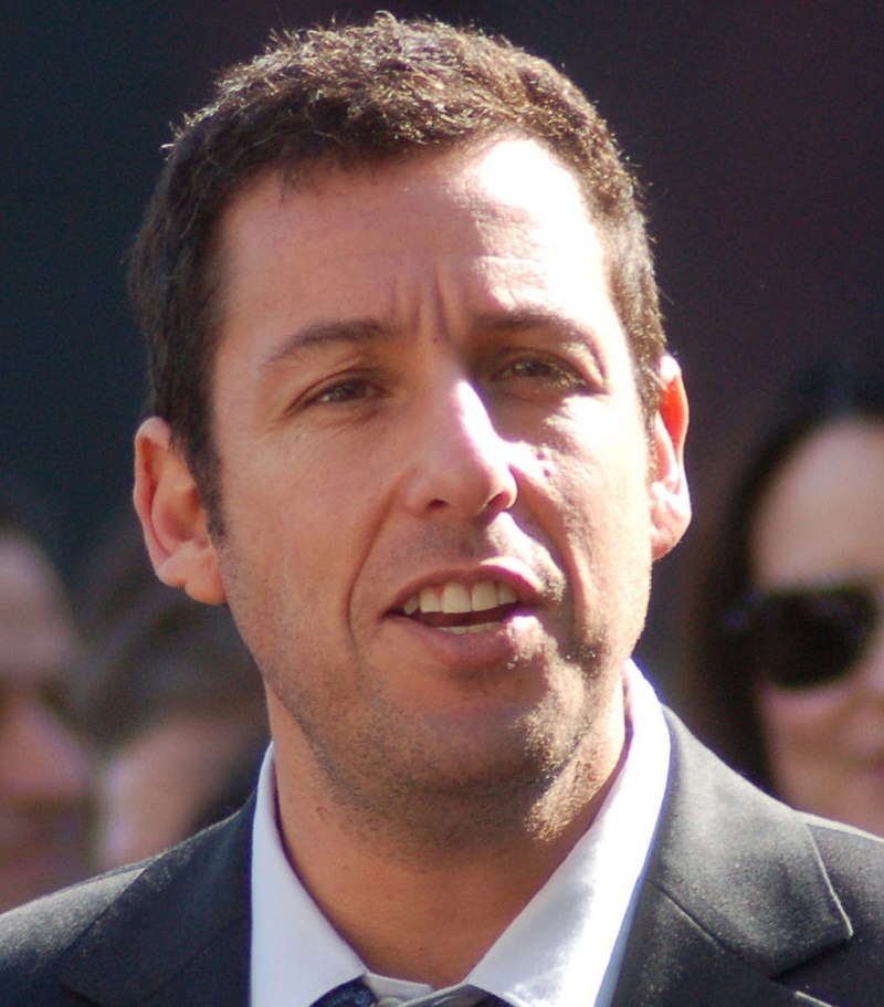 Abonaţii platformei Netflix au petrecut peste o jumătate de miliard de ore vizionând filme cu Adam Sandler