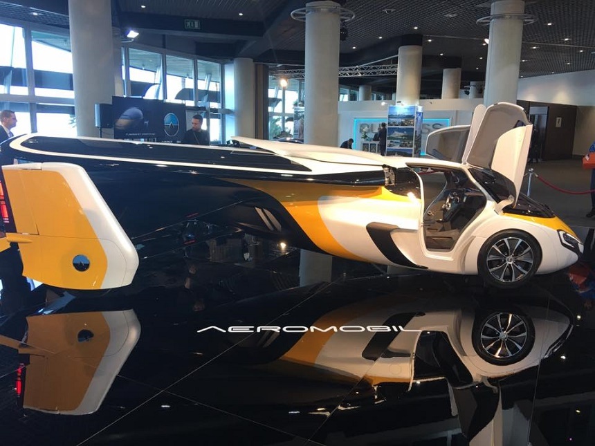 Un automobil zburător, care costă peste 1,2 milioane de dolari, prezentat în premieră la Monaco
