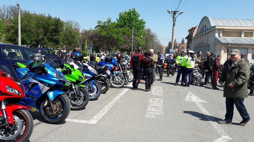 Sibiu: Aproape două sute de motociclişti într-un marş pe străzile oraşului, în deschiderea sezonului moto 2017; acţiunea a avut şi o componentă preventivă
