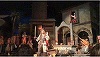 Johnny Depp, deghizat în piratul Jack Sparrow, a vizitat parcul Disneyland din California. VIDEO