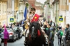 Braşov: Câteva mii de oameni au asistat la Parada Junilor, deşi a plouat şi a fost frig. FOTO, VIDEO