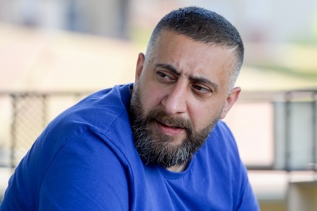 INTERVIU - Actorul de origine libaneză Kida Ramadan, protagonistul serialului german ”4 Blocks”: Criza refugiaţilor este un subiect abuzat de mass-media