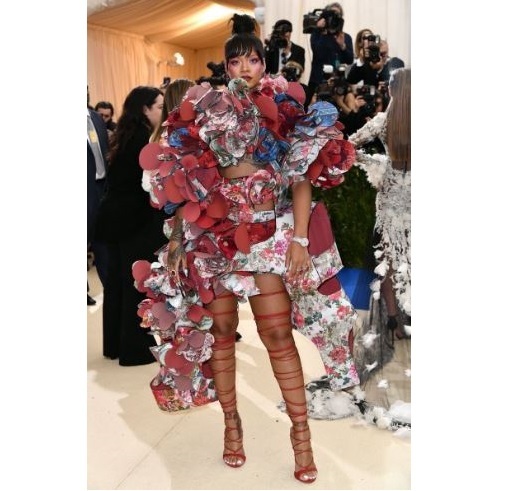 Cântăreţe pop şi actriţe celebre de la Hollywood au impresionat cu ţinute avangardiste la Met Gala 2017