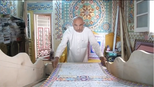 Un artist egiptean a creat în trei ani un Coran care are 700 de metri lungime