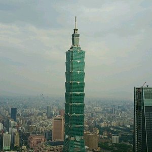 Doi australieni au câştigat o cursă celebră, organizată pe scările celei mai înalte clădiri din Taiwan