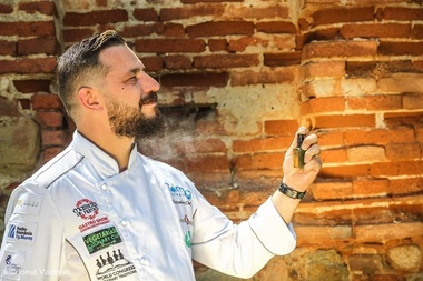 Parfum comestibil unic în România, lansat de un bucătar din Alba Iulia - FOTO