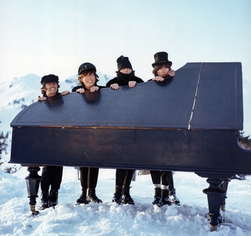 Imagini cu formaţia The Beatles filmate în 1965, scoase la vânzare pentru 35.000 de lire sterline