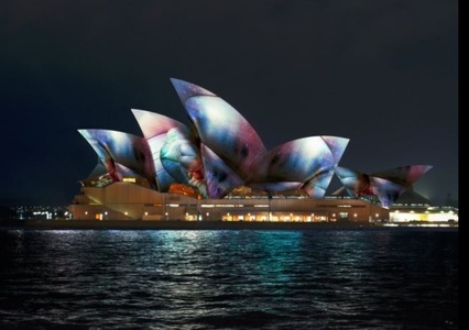 Creaturi imaginare, vedetele unui spectacol de lumini, proiectate pe clădirea Operei din Sydney