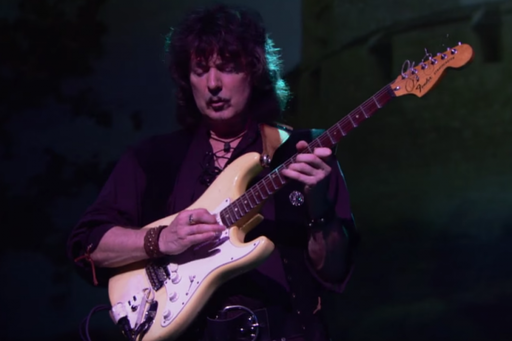 Grupul Rainbow al lui Ritchie Blackmore a lansat două piese, primele în ultimii 22 de ani