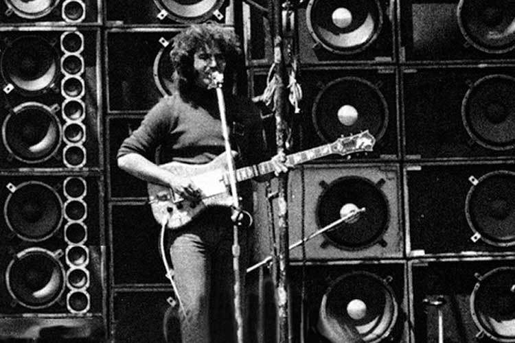 O chitară a lui Jerry Garcia, membru fondator al Grateful Dead, adjudecată contra sumei de 1,9 milioane de dolari