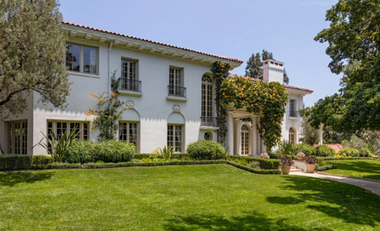 Angelina Jolie a cumpărat la un preţ record proprietatea din Los Angeles care a aparţinut lui Cecil B. DeMille