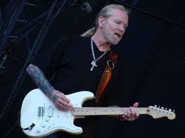 Fostul preşedinte SUA Jimmy Carter şi Cher, la înmormântarea muzicianului Gregg Allman