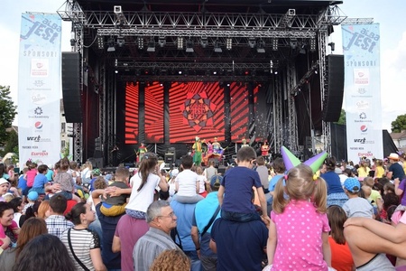 Alba: Peste 10.000 de participanţi la Alba Fest şi alte câteva mii aşteptaţi la Blaj aLive, unde cap de afiş este Amy Macdonald - FOTO