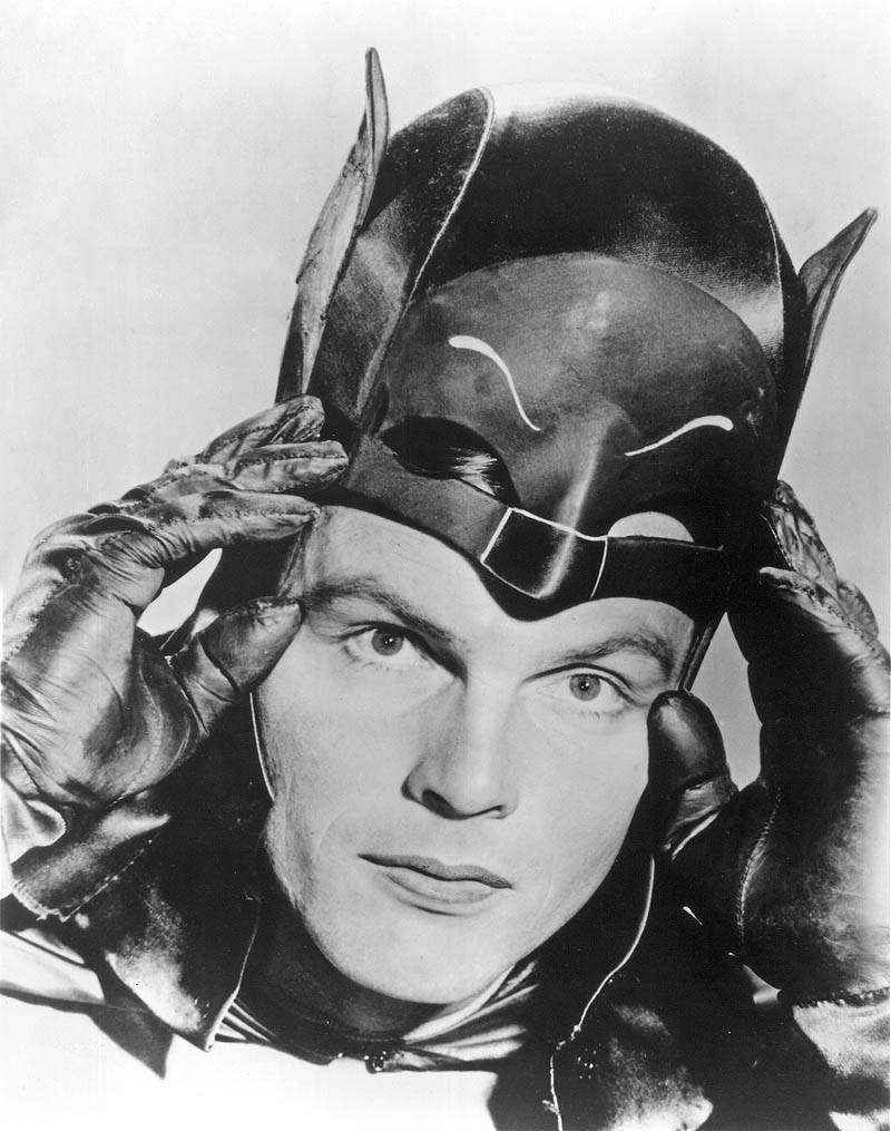 Actorul Adam West, care a interpretat personajul ”Batman”, a murit la vârsta de 88 de ani