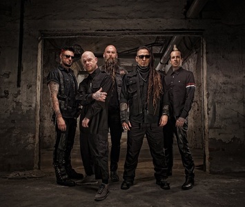 Five Finger Death Punch îşi ia revanşa în Olanda cu un show gratuit, după concertul “haotic” de marţi