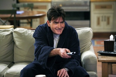 Actorul Charlie Sheen, dat în judecată de o altă fostă iubită