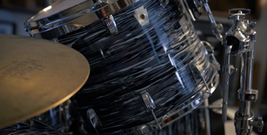 Toboşarul Bill Ward, membru fondator al trupei Black Sabbath, vinde echipamente pe care le-a folosit în cariera sa de 50 de ani. VIDEO
