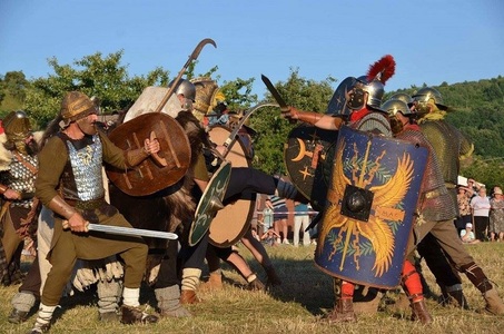 Alba: Lupte între daci şi romani, concursuri inedite şi concerte la cel mai mare festival dacic din România - FOTO