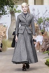 Casa de modă Dior a împlinit 70 de ani. Colecţia haute-couture prezentată luni a fost inspirată de călătoriile fondatorului său - FOTO/ VIDEO