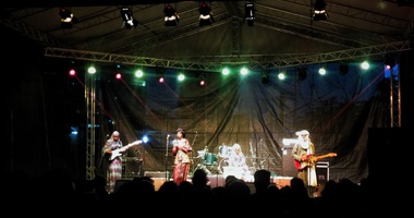 Festivalul Outernational Days: Acorduri din Niger şi ritmuri de Shamanelism în prima seară la Grădina Uranus