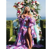 Beyoncé a publicat prima imagine cu gemenii ei, Sir Carter şi Rumi