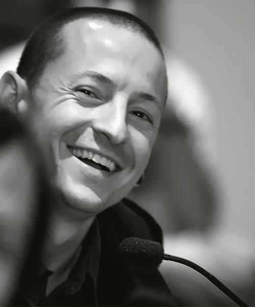 Muzicieni şi actori deplâng dispariţia lui Chester Bennington: "O bestie vocală", "Ne-a îndurerat sufletele", "Şocat şi cu inima frântă" - VIDEO