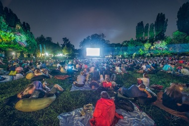 Recomandări pentru weekend: Picnic pentru cinefili în Grădina Botanică, concursuri de vâslit şi plimbări în canotcă pe Dâmboviţa
