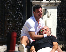 Fostul iubit al lui Versace, despre ecranizarea morţii designerului: Fotografia în care Ricky Martin apare ţinând trupul este ridicolă