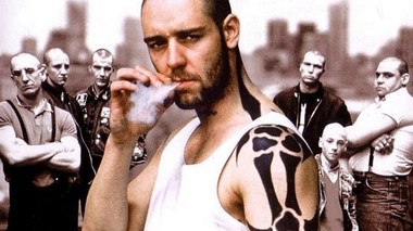Filmul ”Romper Stomper”, care l-a făcut celebru pe Russell Crowe, va deveni serial de televiziune