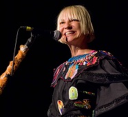 Cântăreaţa Sia va înregistra primul său album cu melodii de Crăciun