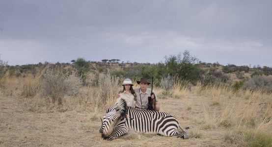 Documentarul "Safari", despre turişti care vânează animale mari în Africa, va rula din 11 august în cinematografe