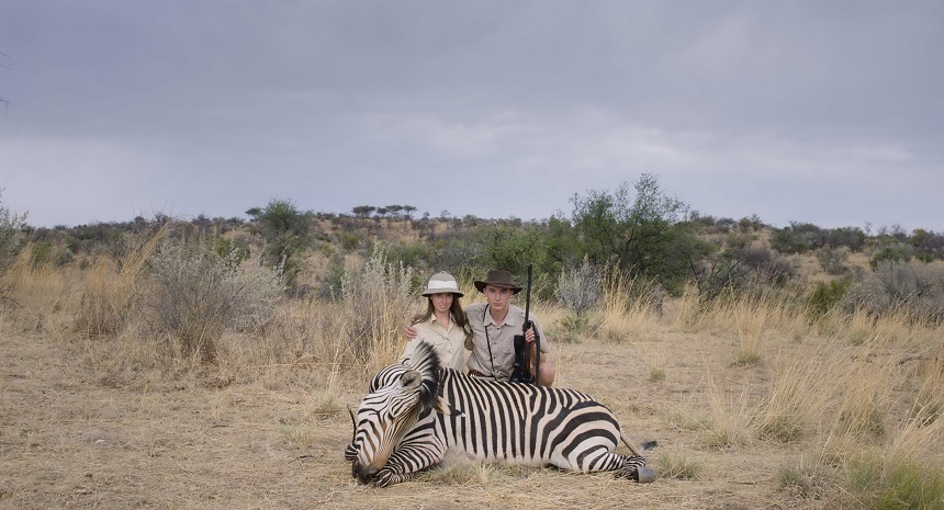 Documentarul "Safari", despre turişti care vânează animale mari în Africa, va rula din 11 august în cinematografe
