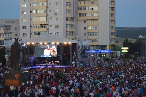 Iris şi Felicia Filip, Vunk şi Randi vor concerta la Zilele Culturale ale municipiului Vaslui, spectacole la care sunt estimaţi 8.000 de spectatori