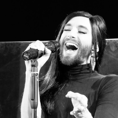 Conchita Wurst a anulat un concert din Edinburgh, după ce trei sirieni din echipa sa nu au putut intra în Marea Britanie