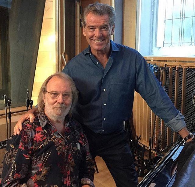 Pierce Brosnan, în studio cu Benny Anderson de la Abba pentru ”Mamma Mia: Here We Go Again!”