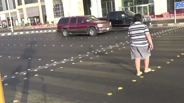 Un adolescent care a fost filmat în timp ce dansa ”Macarena” pe o stradă din oraşul saudit Djedda a fost reţinut de poliţie