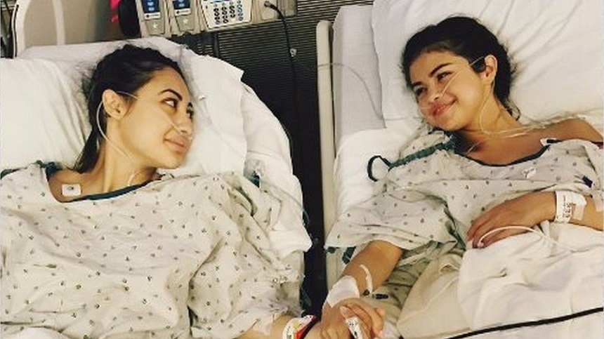 Selena Gomez a dezvăluit că a suferit un transplant de rinichi