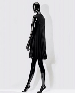 Clasica rochie neagră, vedeta unei licitaţii în octombrie la Sotheby's Paris