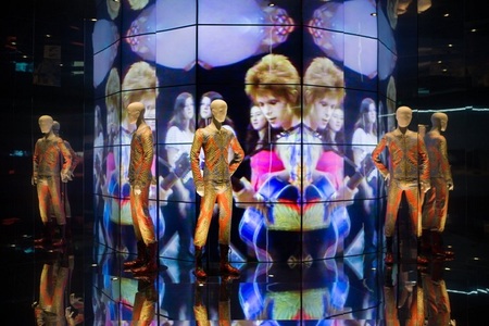 Expoziţia itinerantă "David Bowie is", vizitată de 1,8 milioane de persoane în toată lumea, se va încheia anul viitor la New York