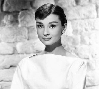 Unul dintre fiii actriţei Audrey Hepburn a dat în judecată o fundaţie pentru copii care poartă numele mamei lui