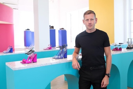 Designerul de pantofi Paul Andrew a fost numit director de creaţie al colecţiilor pentru femei la Salvatore Ferragamo 